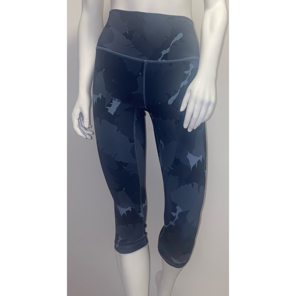Camouflage Lululemon Crop Leggings - Picture 1 of 4